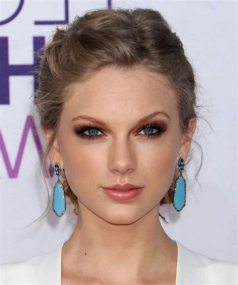 Taylor Swift Hairstyles - Different Looks Sported By Swift