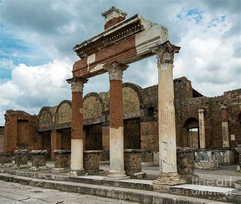 The Forum Ancient Roman Pompeii Temple Of Jupiter Pompeii Italy