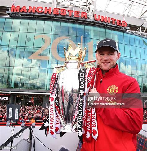 Wayne Rooney Trophy Photos And Premium High Res Pictures Getty Images