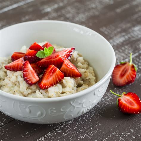 Strawberry Oatmeal Breakfast Recipe The Leaf