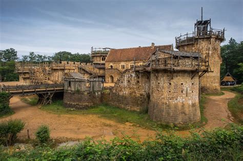 Guédelon la construction d un château fort