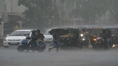 Mumbai Rain मुंबईत पहाटेच पावसाची हजेरी गारव्यामुळे नागरिक सुखावले