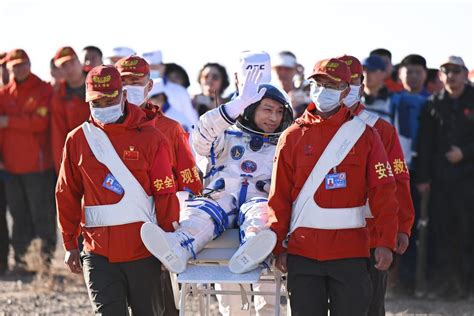 Multim Dia C Psula De Retorno Da Shenzhou Pousa Na Terra Todos