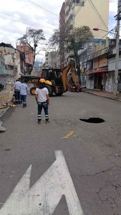 Pilas Por hundimiento cerrada calle principal en el centro de Ibagué