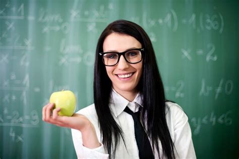 Jovens Alunos Na Sala De Aula Foto Grátis