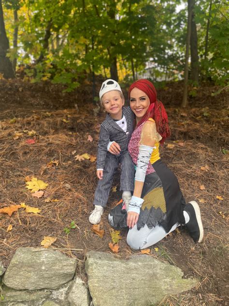 15 Awesome Mom And Son Halloween Costume Ideas American Woman