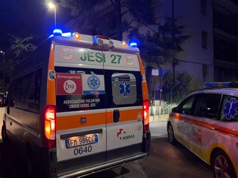 Jesi La Piccola Bea Ha Fretta Di Nascere Primo Vagito In Ambulanza