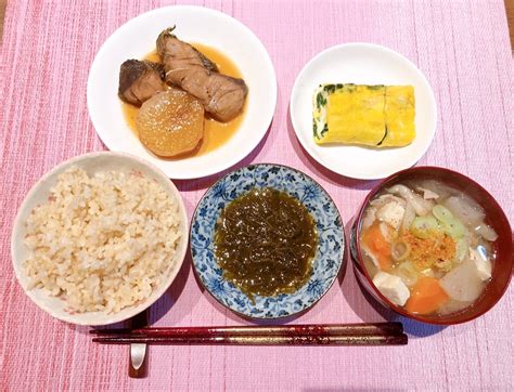 栄養バランスのよいブリのあら炊き食事献立・食物繊維について 管理栄養士・調理師 とものうようこトモ 栄養バランスのとれた献立のつくり方