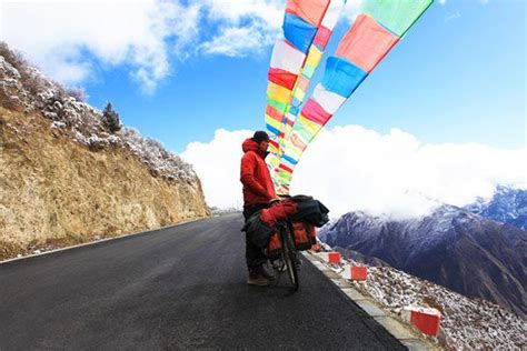 《電影》轉山 踏向那片神之國度 「轉山」是藏人的一種宗教儀式，再轉化成為一種生命能量的名詞，意思是對著大山反覆繞 By Mei