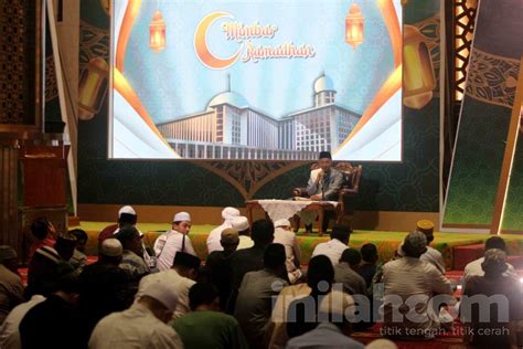 Foto Umat Muslim Ibadah Itikaf Saat Ramadan Di Masjid Istiqlal