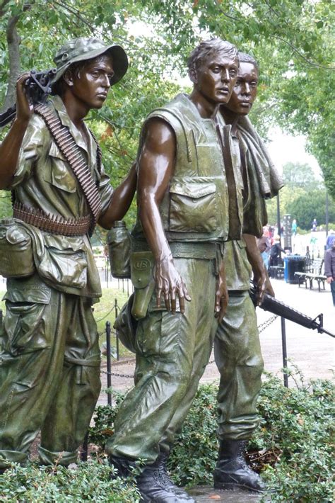 Memorial Three Soldiers - Washington - TracesOfWar.com