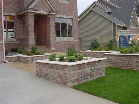 Front Yard Brick House Landscaping – HomeDecorish