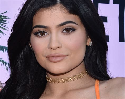 Kylie Jenners Step Makeup Routine Revealed Newbeauty