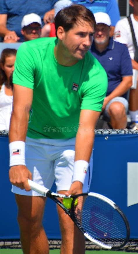 Dusan Lajovic Joue En Second Lieu Le Rond En Roland Garros 2014 Photo