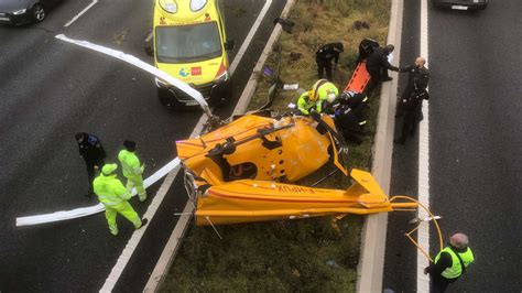 Tres personas heridas al caer un helicóptero en la M 40 de Madrid