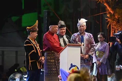 Proses Bina Keluarga Malaysia Bersatu Padu Perlu Dipertahan Kata PM