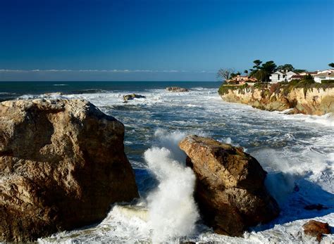 Watching The Large Waves In Shell Beach California Flickr