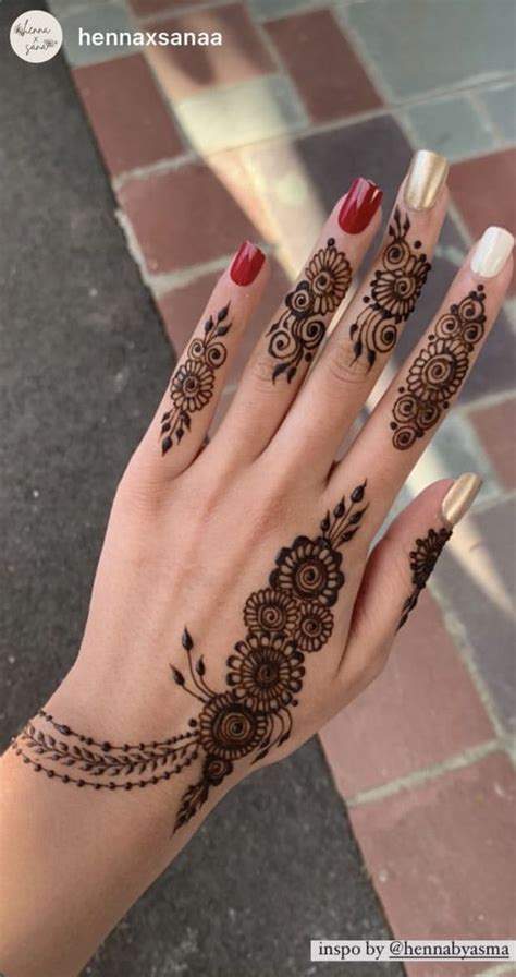 Pin su mehndi Tatuaggi con henna Hennè mani Modelli di henné