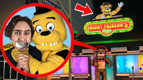 GERÇEK HAYATTA FREDDY FAZBEAR PİZZA DÜKKANI BULDUM Fnaf Filmi YouTube