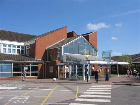 Chesterfield Royal Hospital © George Wolfe Cc By Sa20 Geograph