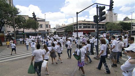 Parentes E Amigos De Engenheiro Morto Fazem Protesto Em Belo Horizonte