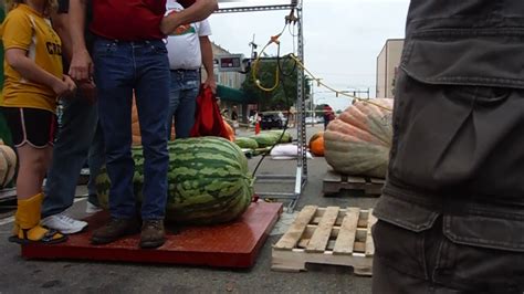 New World Record Watermelon Weighs Lbs Shatters Old Record 326 Lb