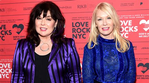 Watch Hearts Ann And Nancy Wilson Reunite Onstage In New York Louder