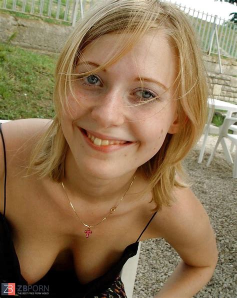 Downblouse And Nipslip ZB Porn