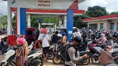 Antrean Panjang Kendaraan Menghiasi SPBU Dewan Minta Pemkot