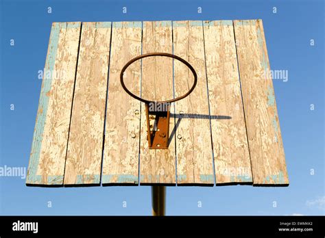 Tablero de baloncesto de madera fotografías e imágenes de alta