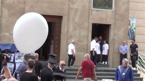 Funerali Giulia Tramontano L Uscita Del Feretro Dopo I Funerali A Sant