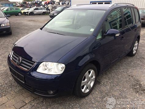 Demontage Volkswagen Touran Blauw LB5N Sloop Onderdelen Bumper Deur