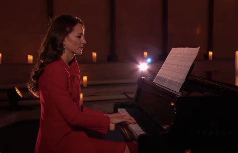 Kate Middleton wows royal fans with piano performance during Christmas ...