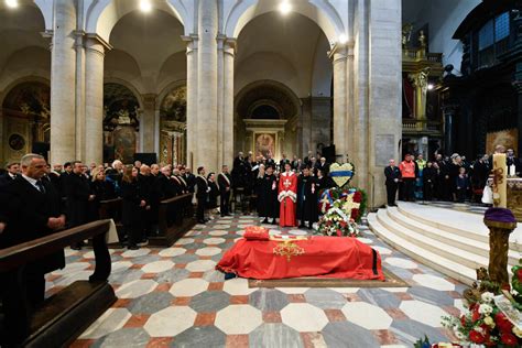 Les Adieux Du Prince Albert Ii Au Prince Victor Emmanuel De Savoie à Turin