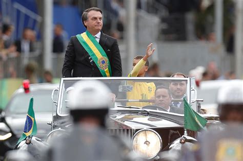 De Setembro Bolsonaro Participa Do Desfile Em Bras Lia