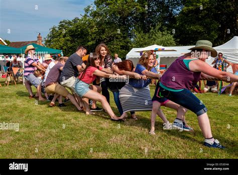 Tug Of War Women Hi Res Stock Photography And Images Alamy