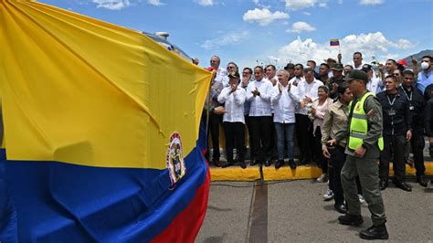 En Fotos Colombia y Venezuela reabren la frontera común cerrada hace