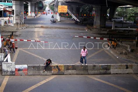 Uji Coba Penutupan Perlintasan Kereta Antara Foto