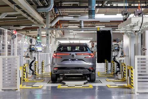 RENAULT AFINA SU PLANTA DE PALENCIA ESPAÑA PARA FABRICAR CARROS DE