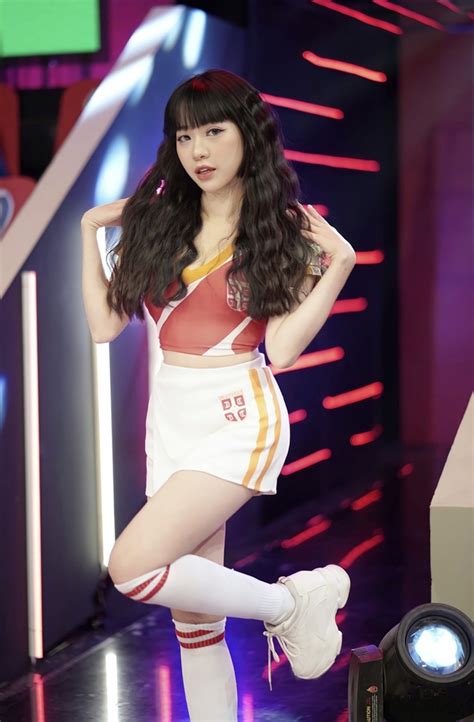 Dàn hot girl Nóng cùng World Cup không chỉ xinh mà còn giỏi Người thủ khoa Đại học người tốt