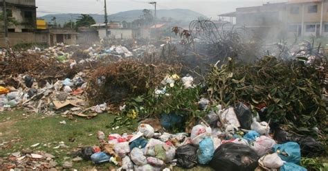 Fotos Suspensão da coleta de lixo espalha sujeira por ruas de Nova