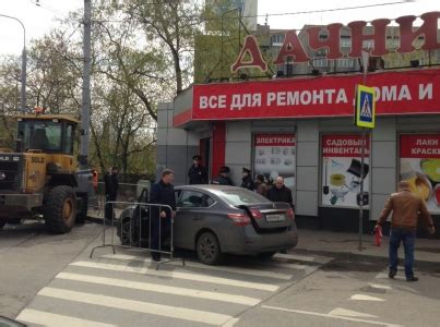 Начался снос магазина «Дачник» на Войковской