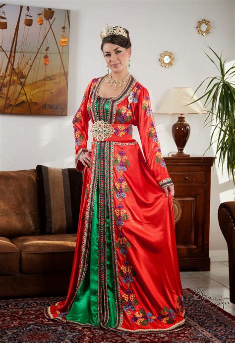 Caftan 2 pièces pour mariage au Maroc Location caftan takchita