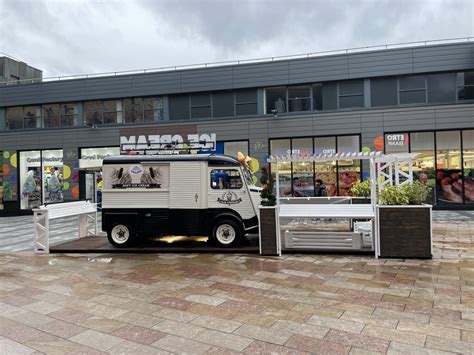 Ice Cream Van The Malls Mr Ignavy Cc By Sa 2 0 Geograph Britain