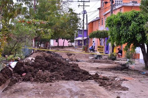 Se Derraman Aguas Negras En Las Puertas De Los Hogares En El Infonavit