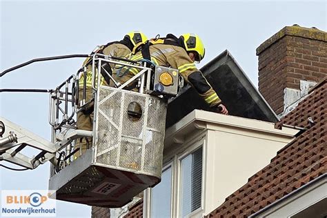 Brandweer In Actie Voor Stormschade Aan Woning Viaductweg Foto S