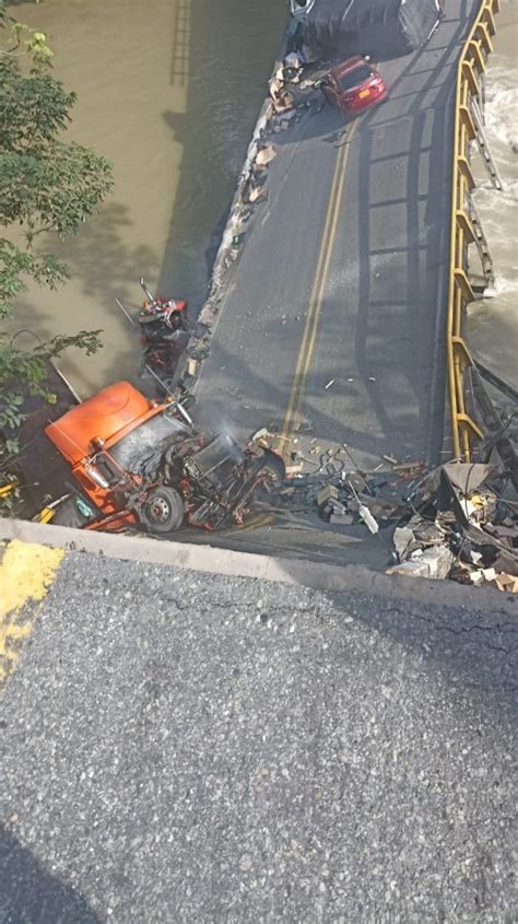 Colapsa el puente vehicular que une a Quindío con Valle sobre el río La