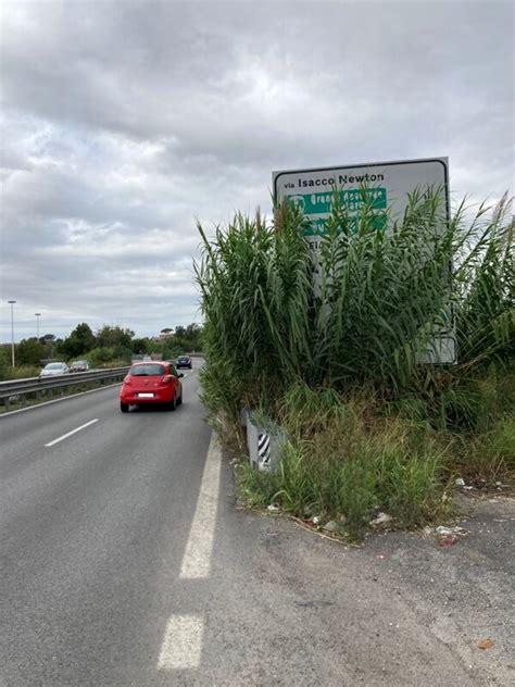 Viadotto Della Magliana E Viale Isacco Newton La Segnaletica Nascosta