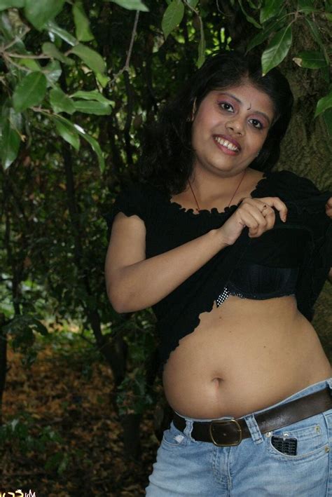 P Cute Indian Girl Rupali Exposes Her Nice Tits While Underneath A