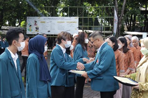 Bertepatan Dengan Hari Pendidikan Nasional Ubaya Bagi 2312 Beasiswa